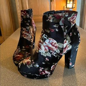 Black floral velvet heels